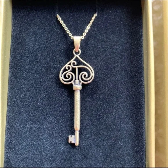 Taylor Swift Silver Key Necklace - Picture 6 of 12